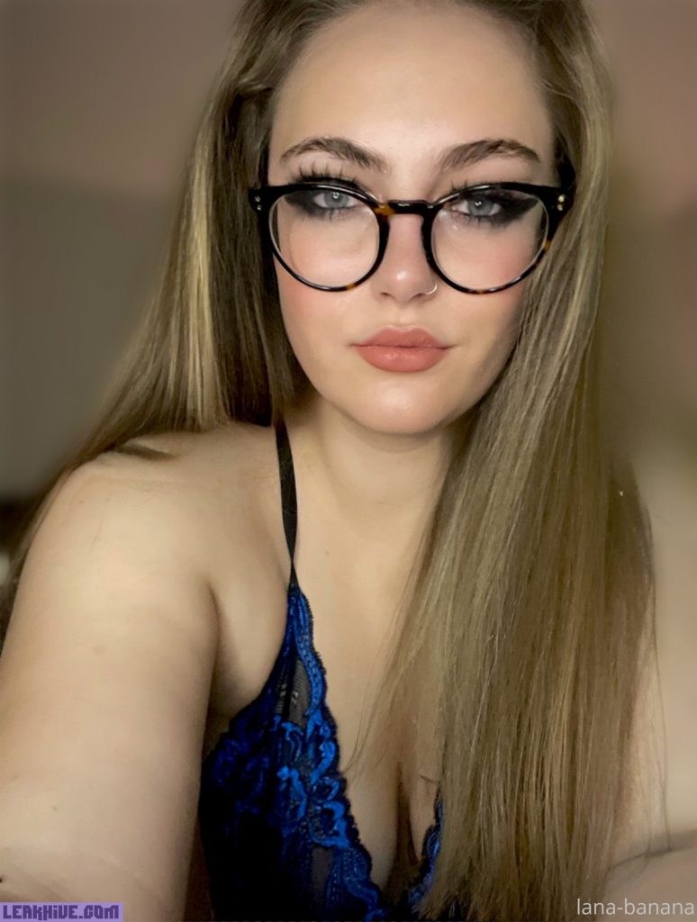 Lana Banana (90 photos)