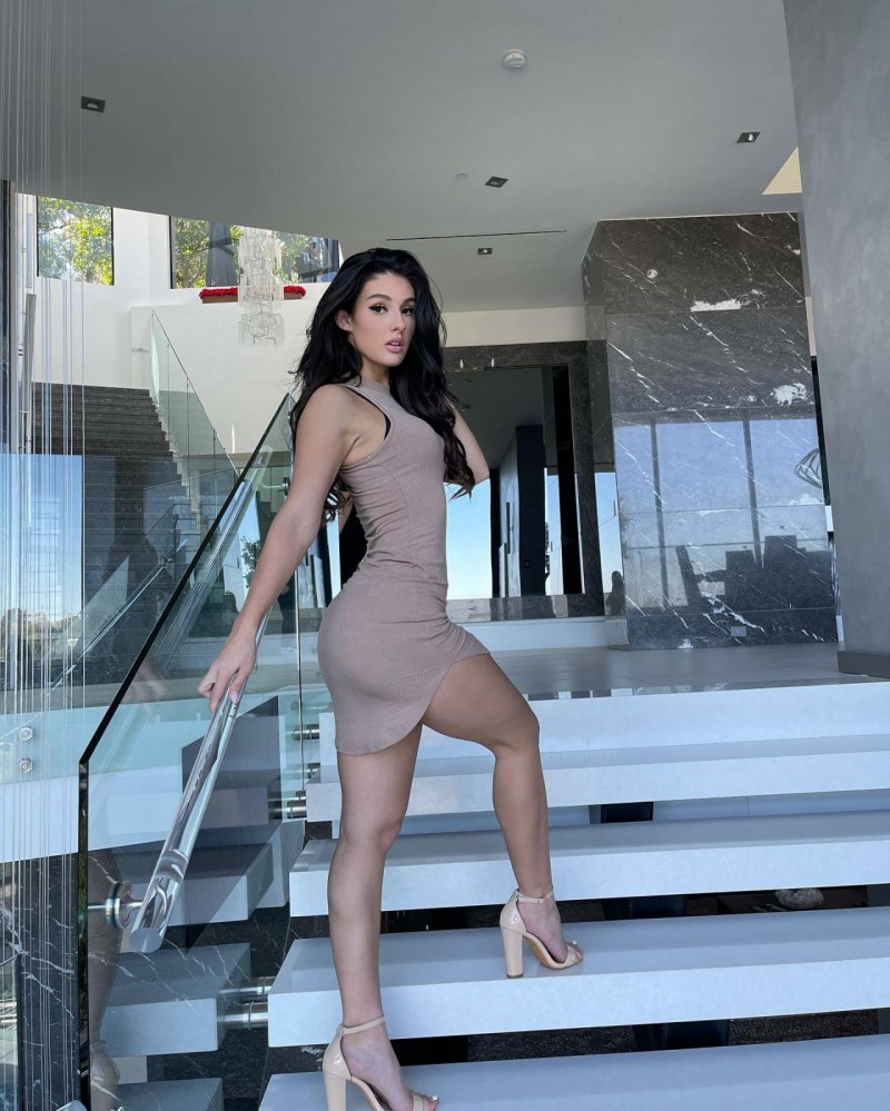 Natalie Gibson (94 photos)