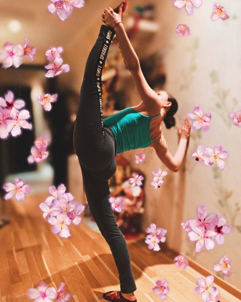 Maria Ryabushkina naked on the road