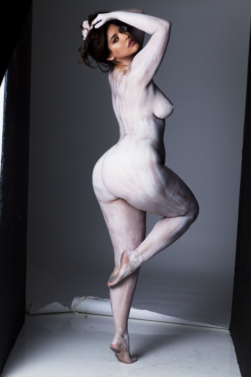 Victoria Dzhanashvili "Curves"