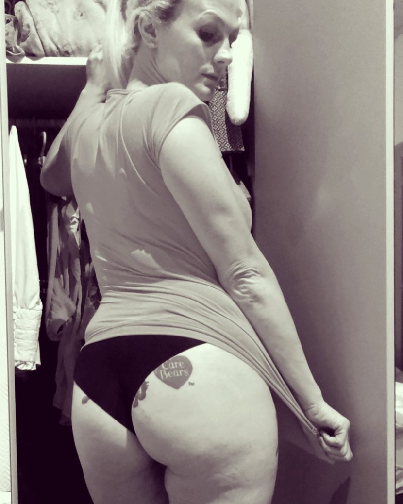 Mature lesbian seduction Fingering