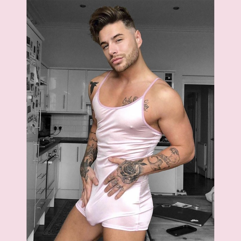 Johnny Shis with two girls