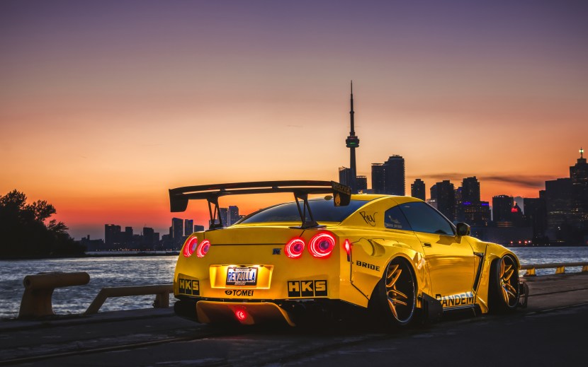 Nissan gt-r r35 yellow