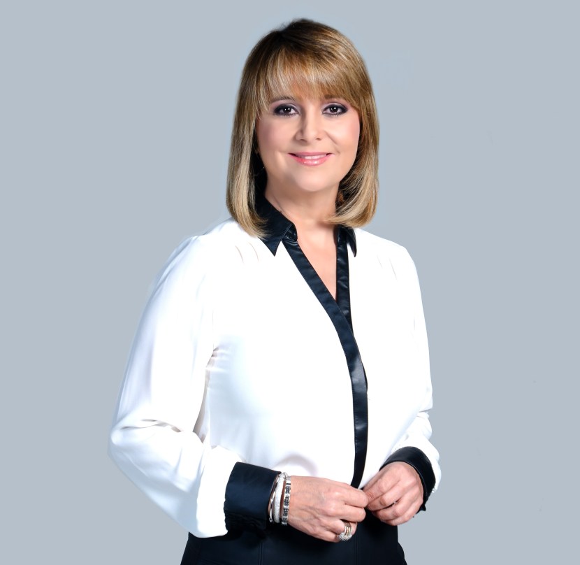 Beautiful stretching girl phytonyashki