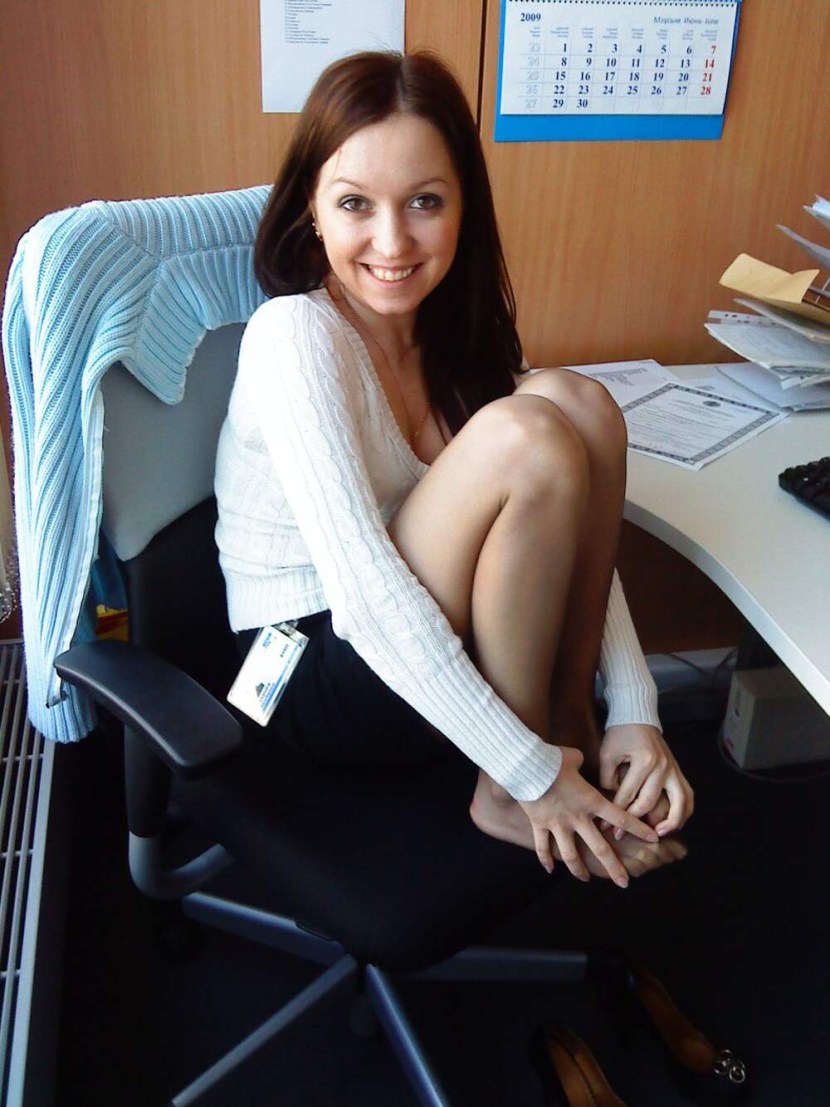 Girl Panama chest hands