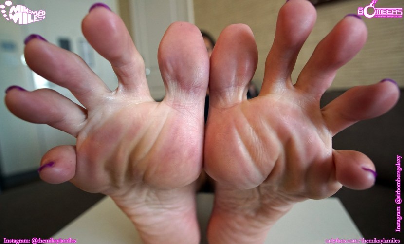 Foot Compare Man vs Girl