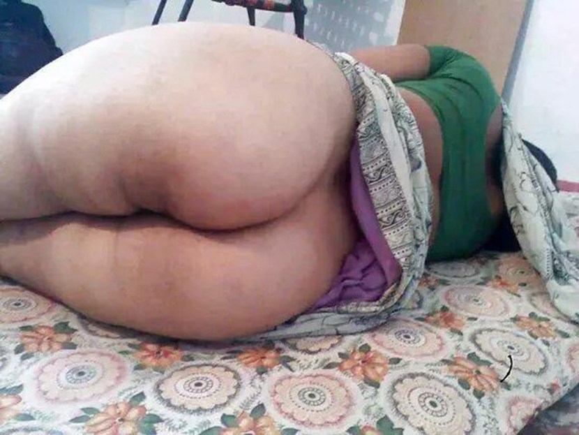 Wide Huge Indonesian Ass in Hijab Amateur