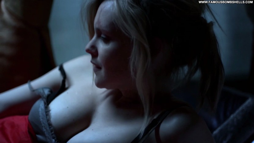 Britt Robertson Maxim