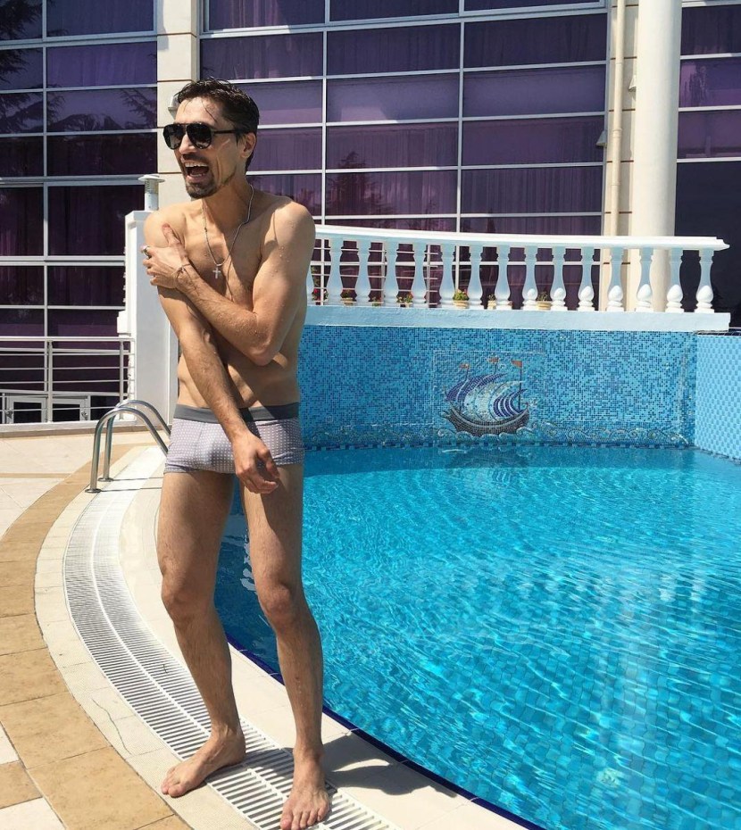 Dima Bilan 2020 in the pool