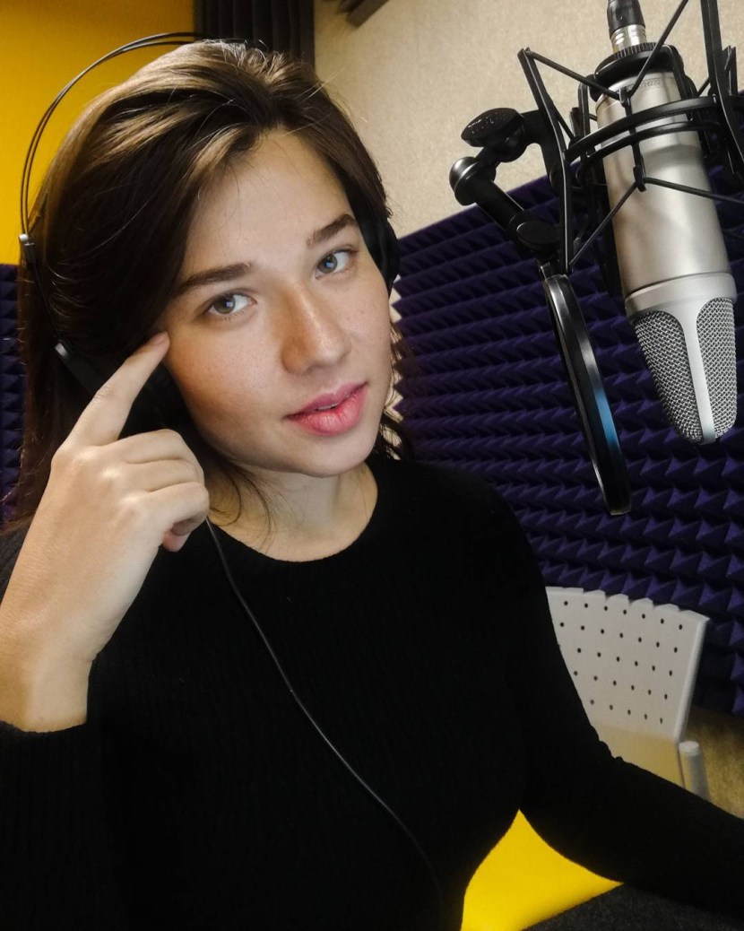 Daria Astafyeva in linen