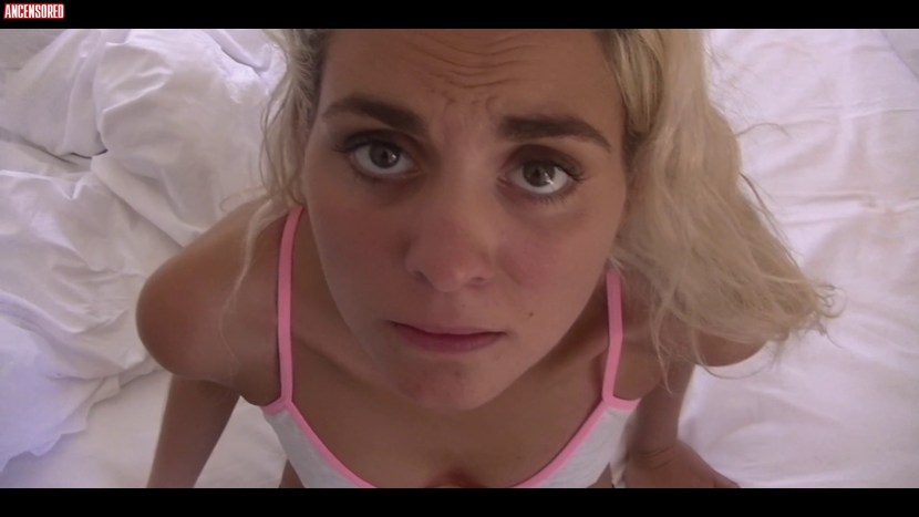 Victoria Carmen Sonne Neon Heart 2018