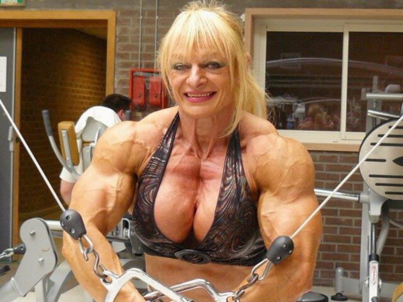 Bodybuilder Lindsay mulinazi nude