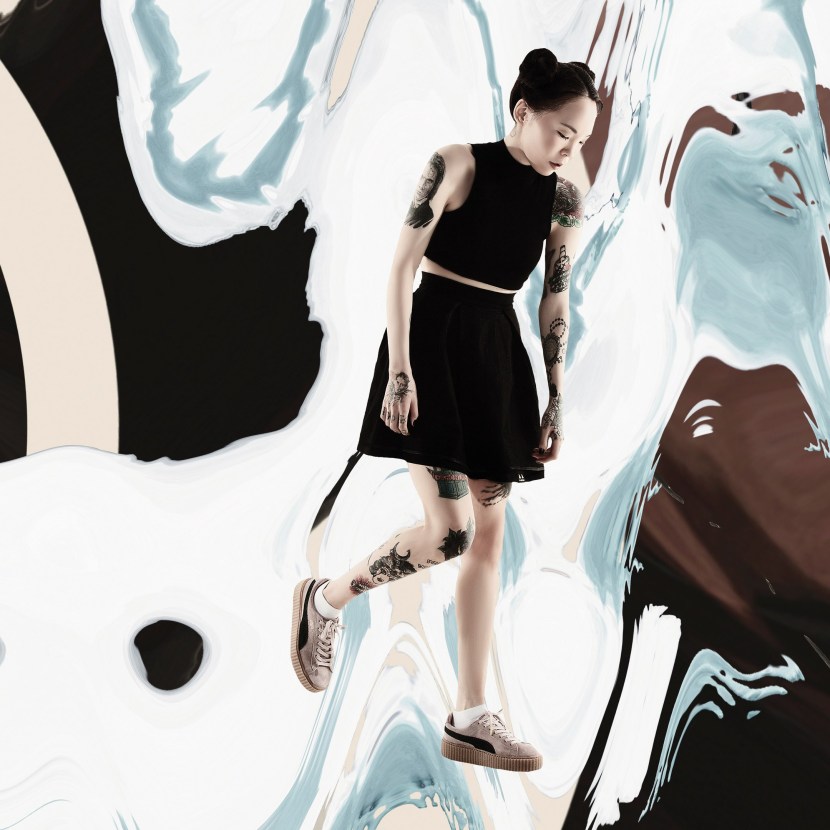 Speeses on the phone 3 d. moving cars