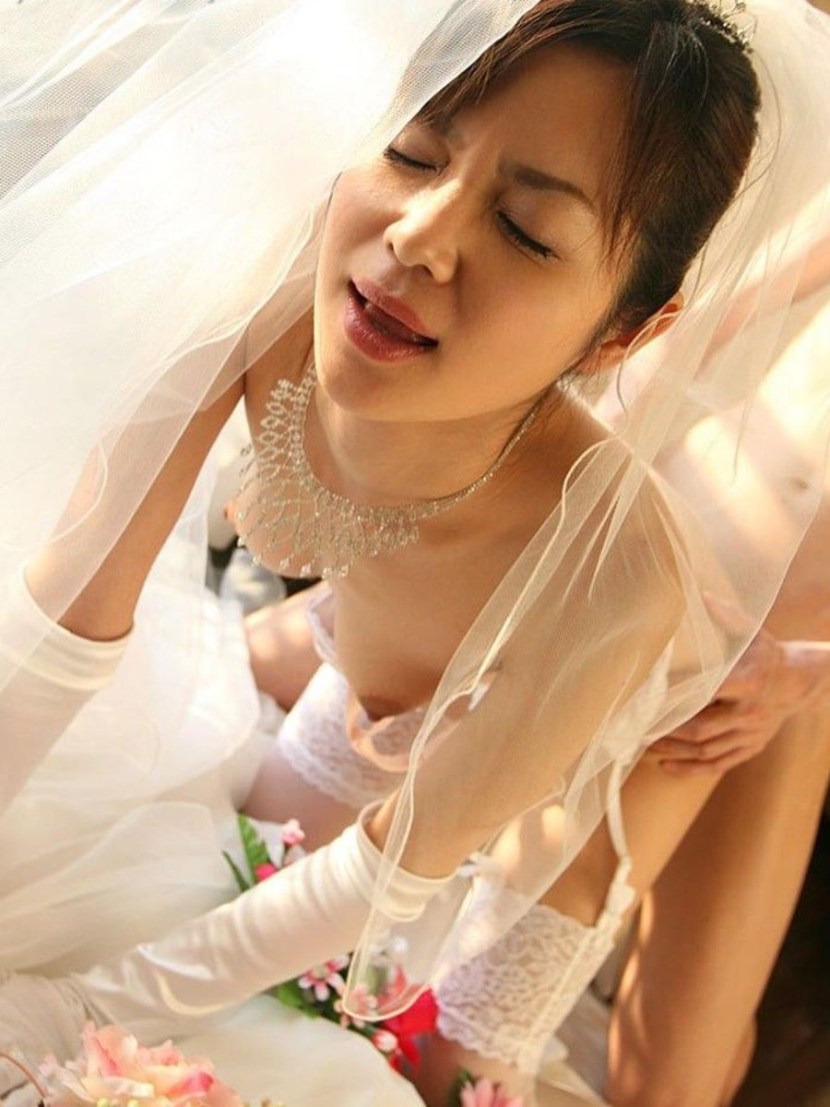 830px x 1107px - Brunette Asian bride Yuri Manaka unveils her tiny tits and.. at Japan Porn  Pics