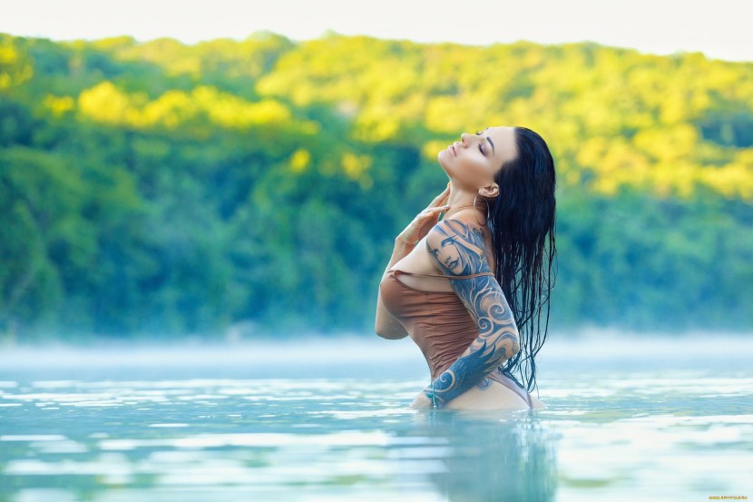 Girl in shorts on Motsik