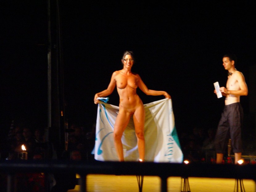 Beauty contest Miss Carriage Nudge