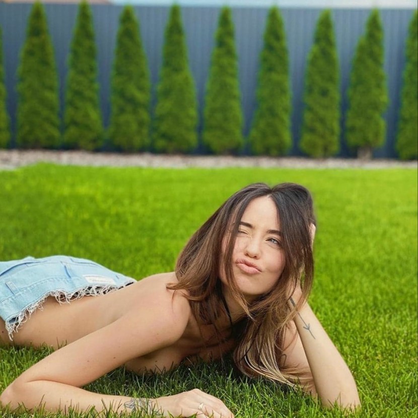 Naked Dorofeeva without panties