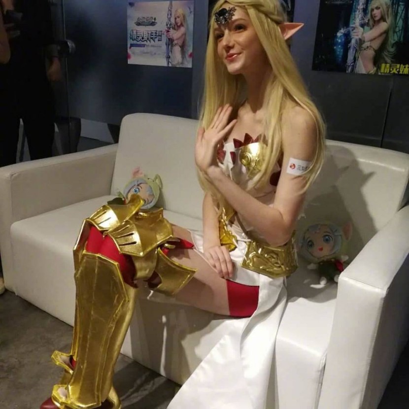 Tina Blade Tits in a T -shirt