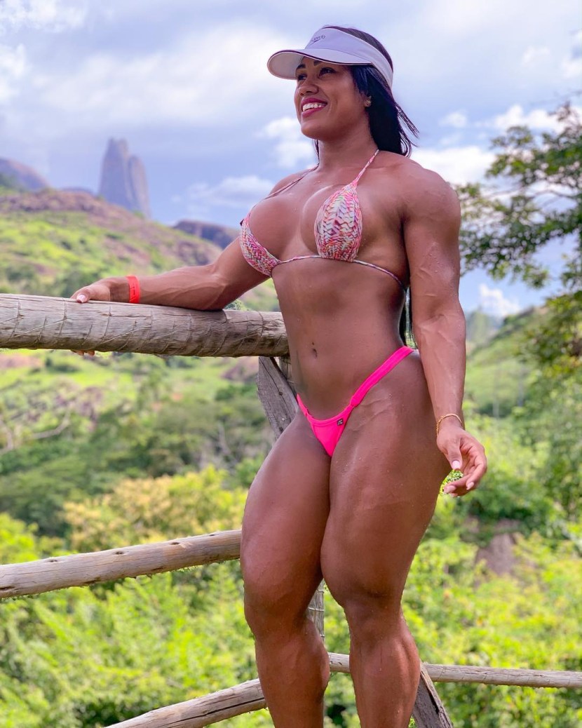 Alessandra Alvez Muscle