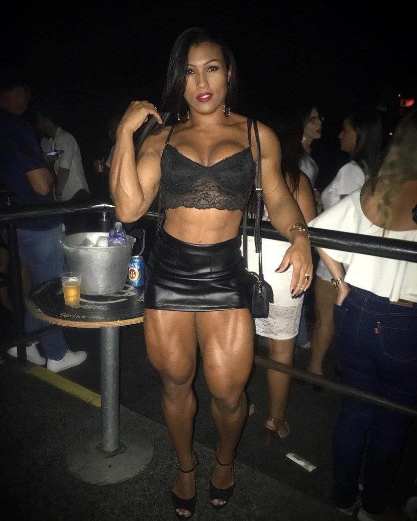 Alessandra Alvez Lima Biceps