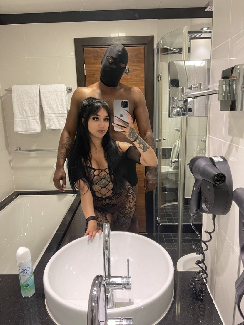 Photo Cayolu TraveSti Model Naked