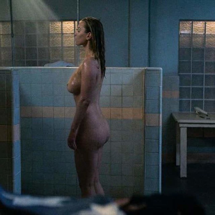 Actress Betty Gilpin Nude