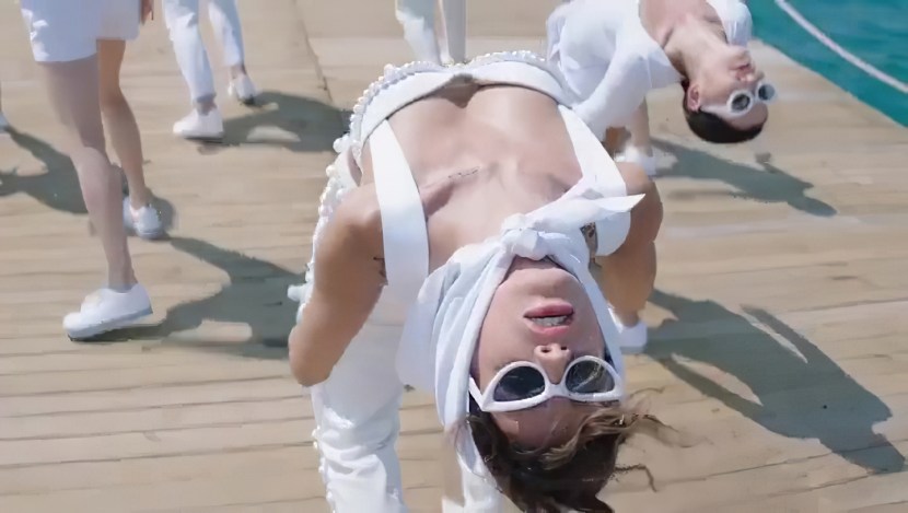 Julia Zivert in bikini