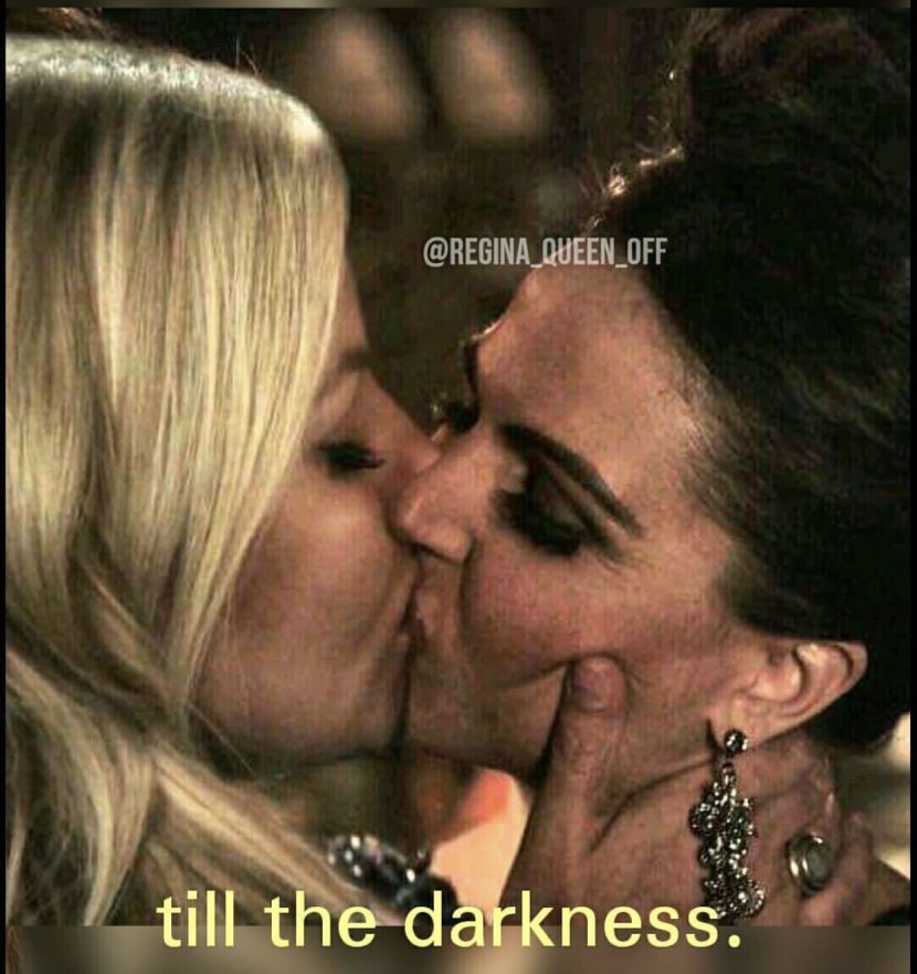 Regina and green kiss