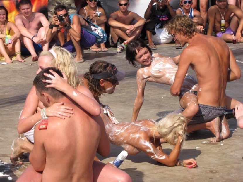 Beach parties naked
