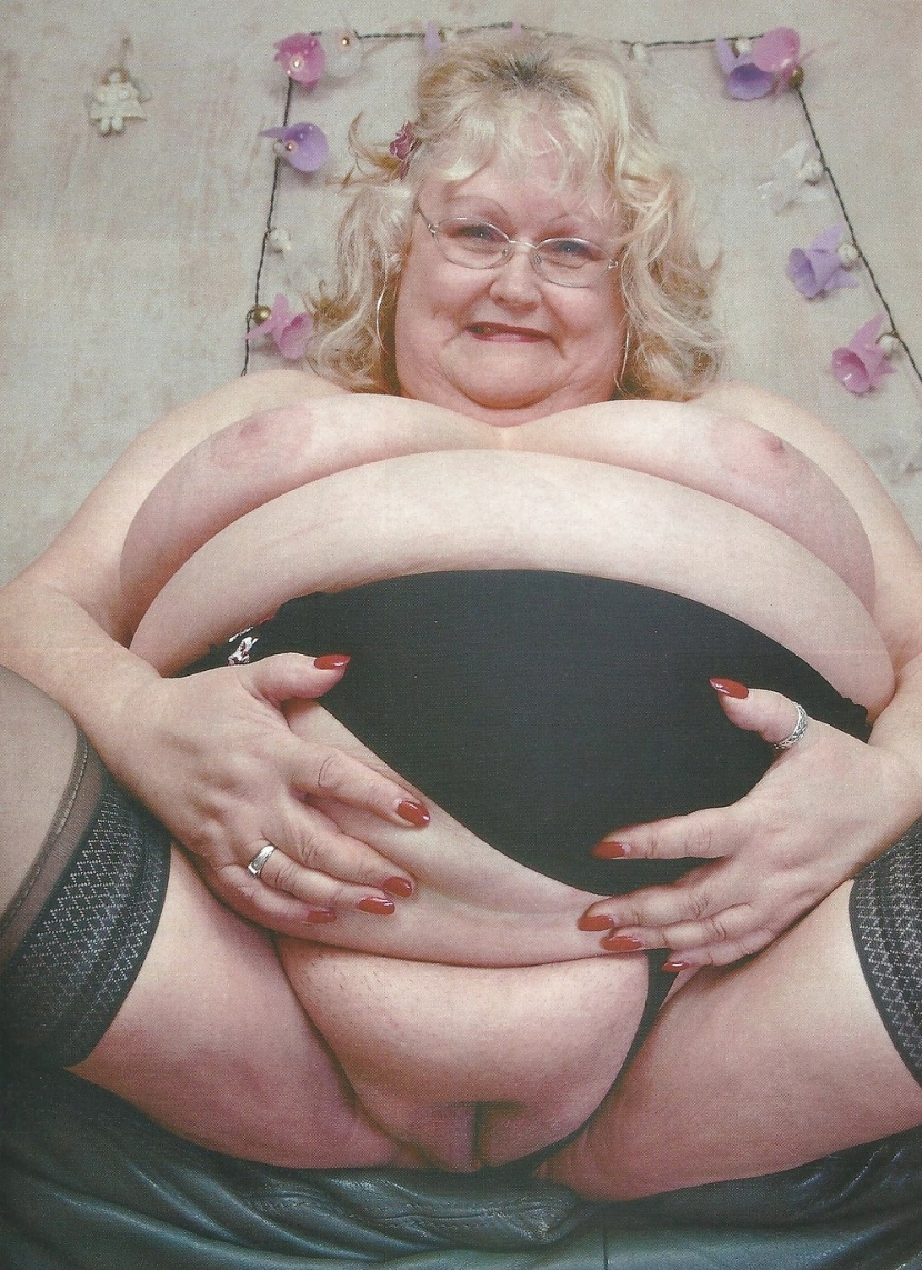 BBW Granny Linda Pussy Eater End Show Bottoms