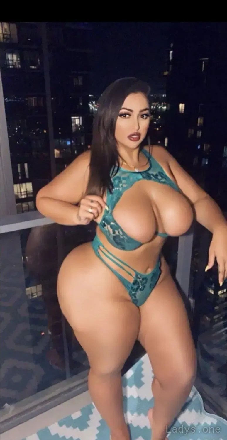 Miss Diamond Doll naked