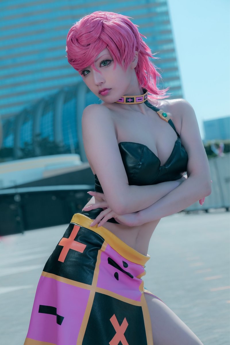 Trish Una Naked Cosplay