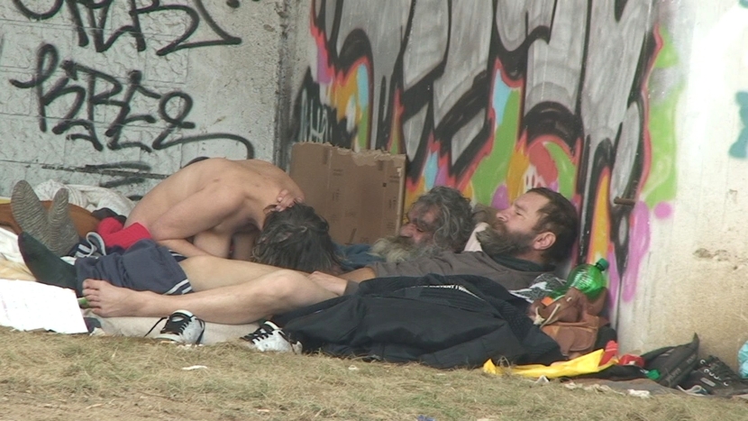 Bomzhikha sucks at the homeless