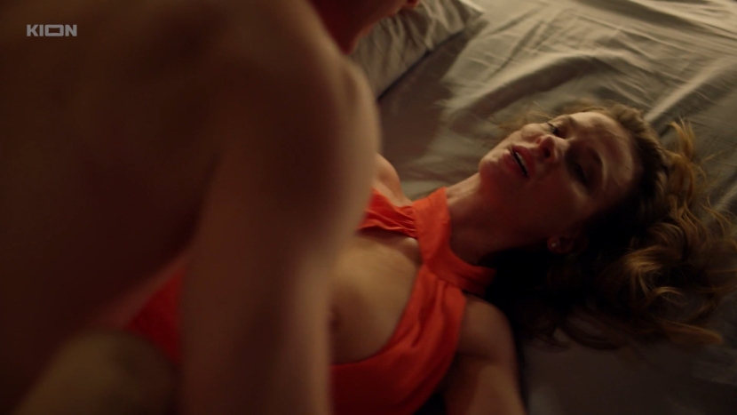 Svetlana Ivanova showed her chest in the classroom